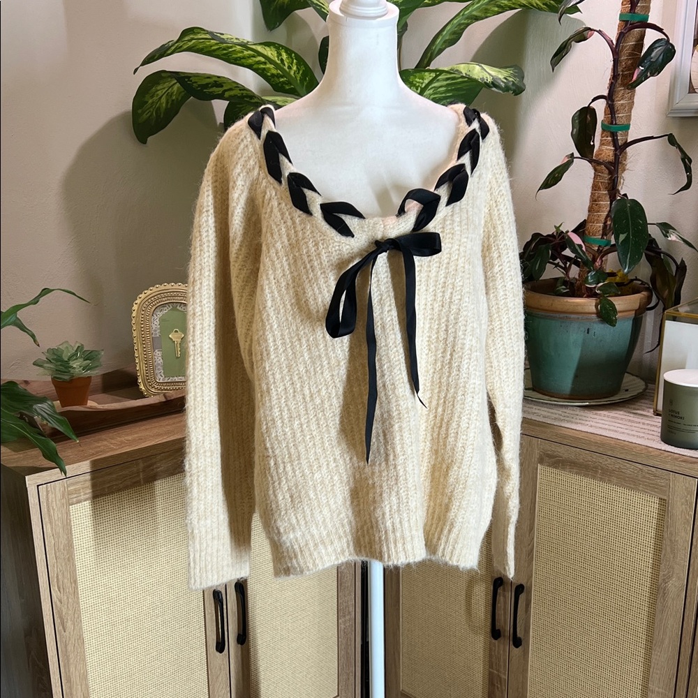 So Me Cream V-Neck Sweater with Black Ribbon